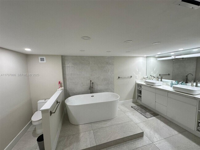 Building Photo - 2751 S Ocean Dr