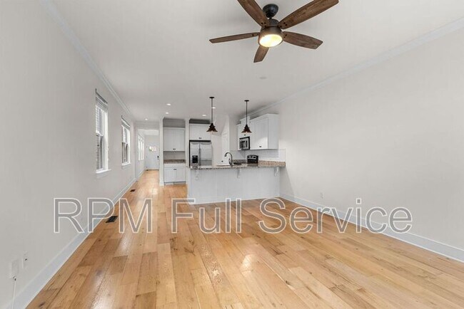 Building Photo - 537 Eastboro Dr