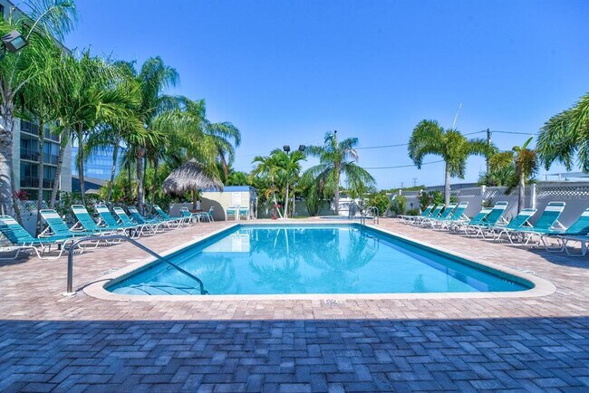 Building Photo - 900 Cove Cay Dr