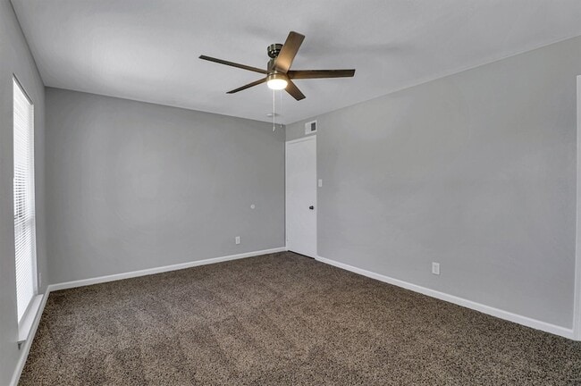 Building Photo - 401 S Cannady Dr