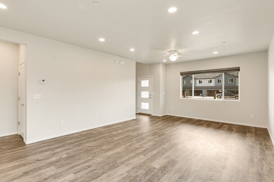 Living Room - 2726 Barnstormer St