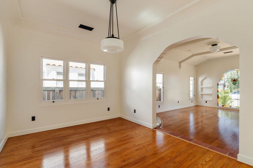 Building Photo - 1739 S Ogden Dr