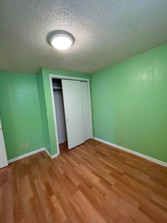 Building Photo - 1 Bedroom 1 bath apartment in Maryville Credit and Background Check required. Call Debra Johnson ...