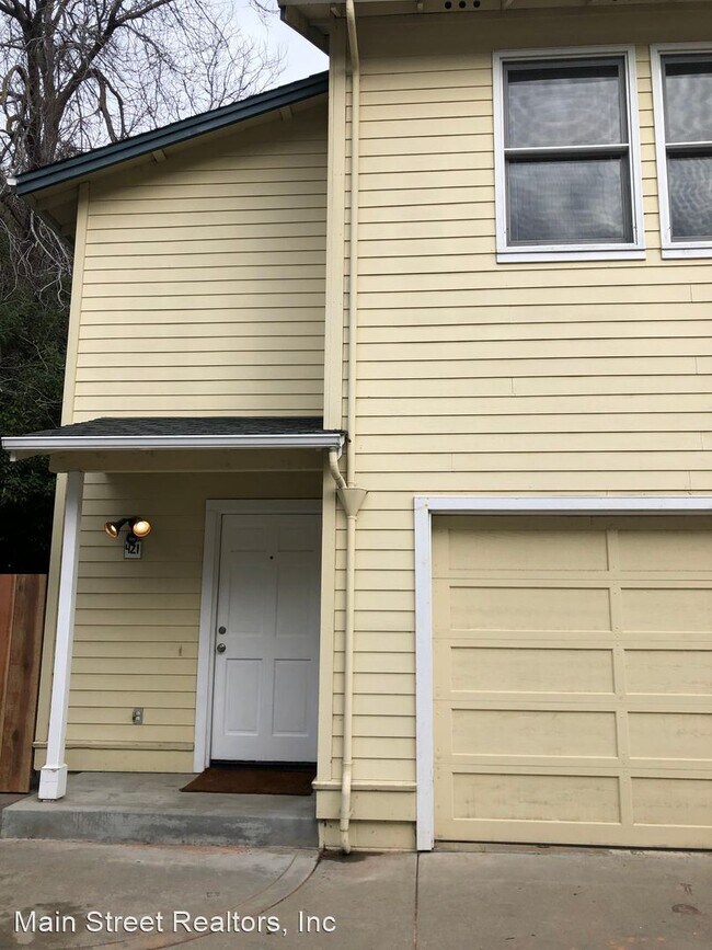 Building Photo - 1 br, 1 bath House - 421 Washington St