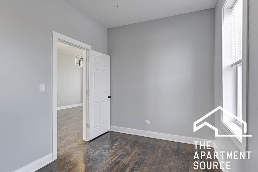 Building Photo - 2935 N Lawndale Ave