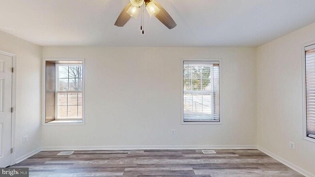 Building Photo - 40750 King Dr