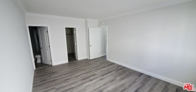 Building Photo - 827 2nd St