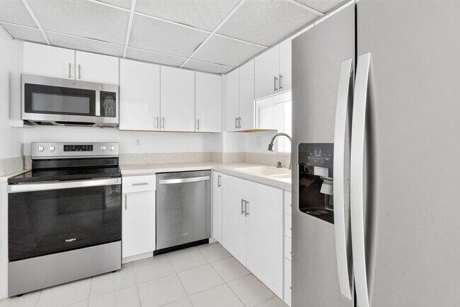 Building Photo - 3540 S Ocean Blvd