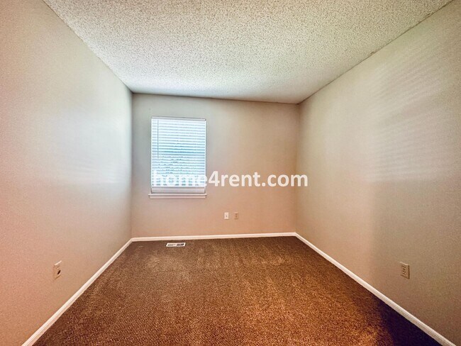 Building Photo - Beautiful Overland Park Home!