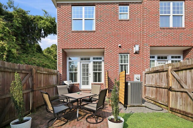 Building Photo - Fully Furnished Option Available | Modern End-Unit Townhome | Prime Raleigh Location