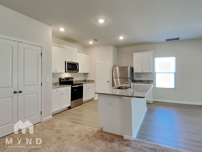 Building Photo - 330 Ivy Bank Dr