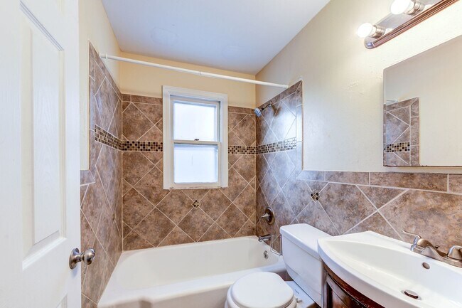 Building Photo - Charming 3-Bedroom Home with Garage, Basement & Fenced Backyard