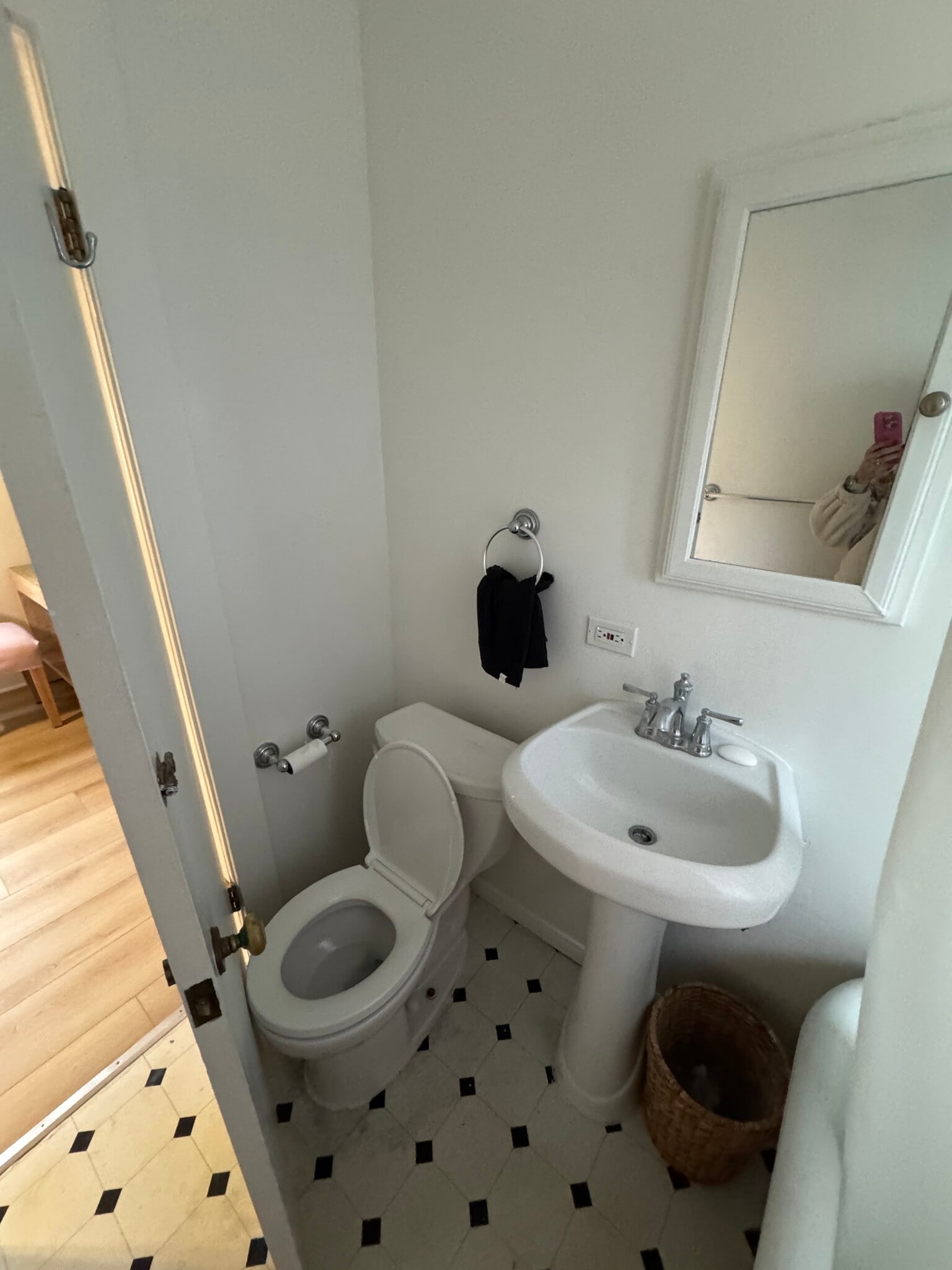 Building Photo - 411 E Anapamu St