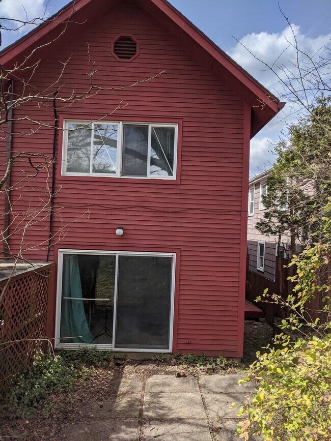 Back patio - 3156 Bishop St