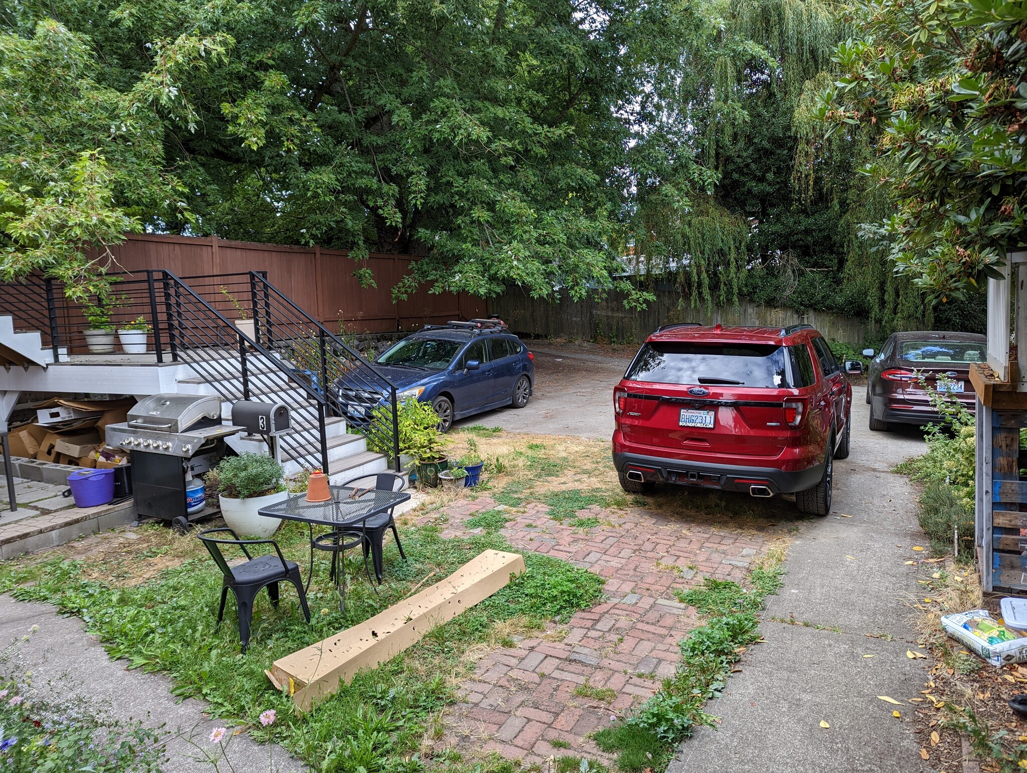 Parking at the back of the property - 918 SW Holden St