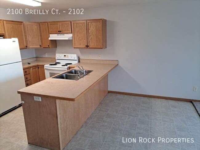 Building Photo - Spacious & Comfortable 2-Bedroom Apartment...