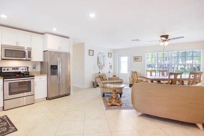 Building Photo - 19185 SE Homewood Ave