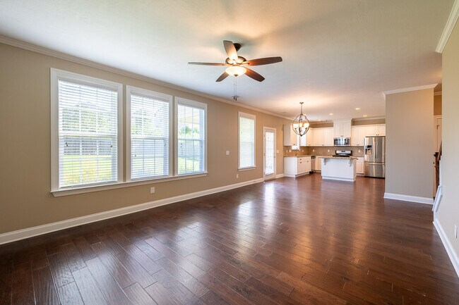 Building Photo - 536 Bunchgrass St