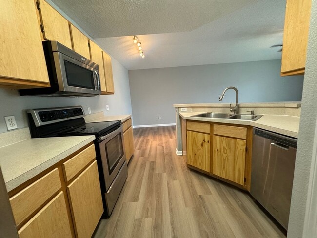 Building Photo - Charming 1-Bedroom Condo – 3rd Floor | Gat...