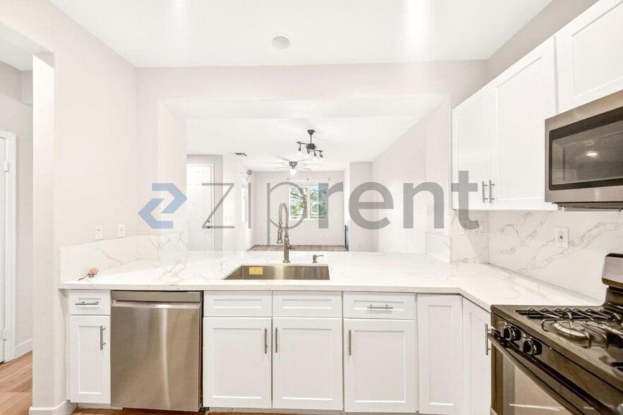 Building Photo - 15916 Lasselle St