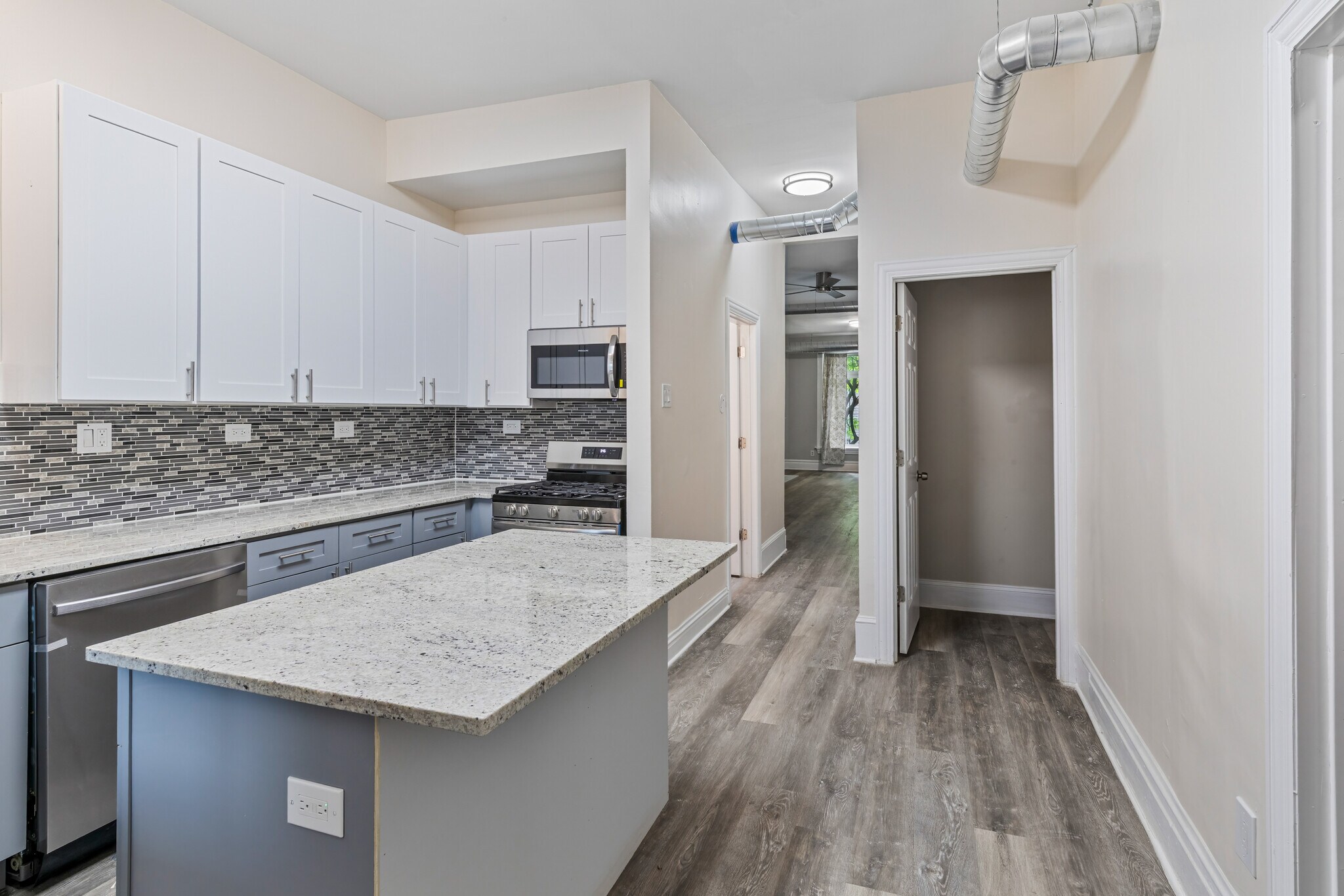 Building Photo - 1345 N Maplewood Ave