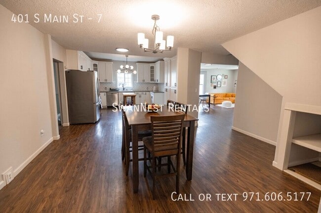 Building Photo - 401 S Main St