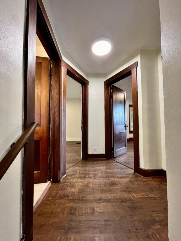 Building Photo - 604 N Park St