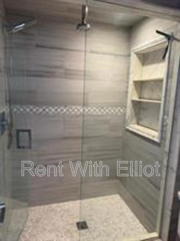 Building Photo - 655 SW 111th Way