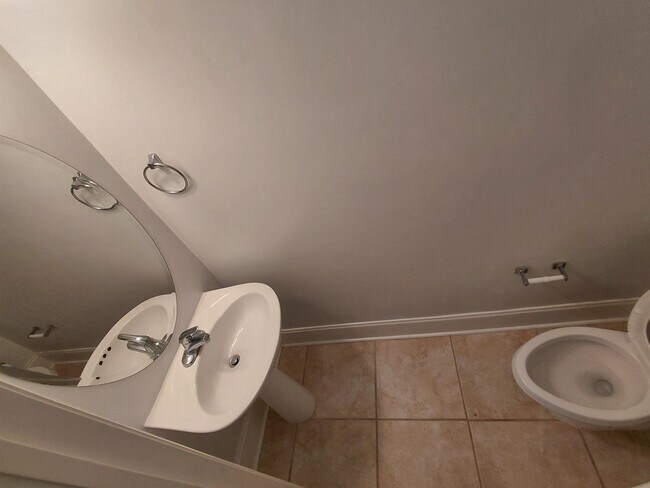 Building Photo - 2633 Fenwood Ct