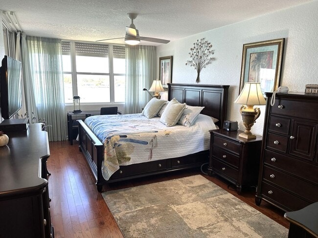 Building Photo - WATERFRONT 2/2 BAHIA DEL MAR RENTAL SEVEN MONTHS APRIL 21 - Nov. 15, 2026