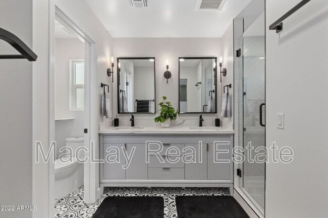 Building Photo - 409 N Arrowhead Dr