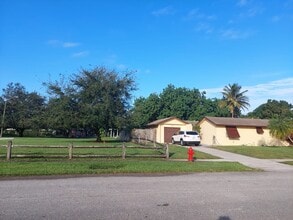 Building Photo - 1255 Westside Way