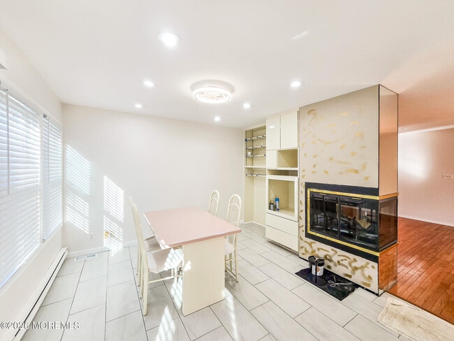 Building Photo - 167E Concordia Cir