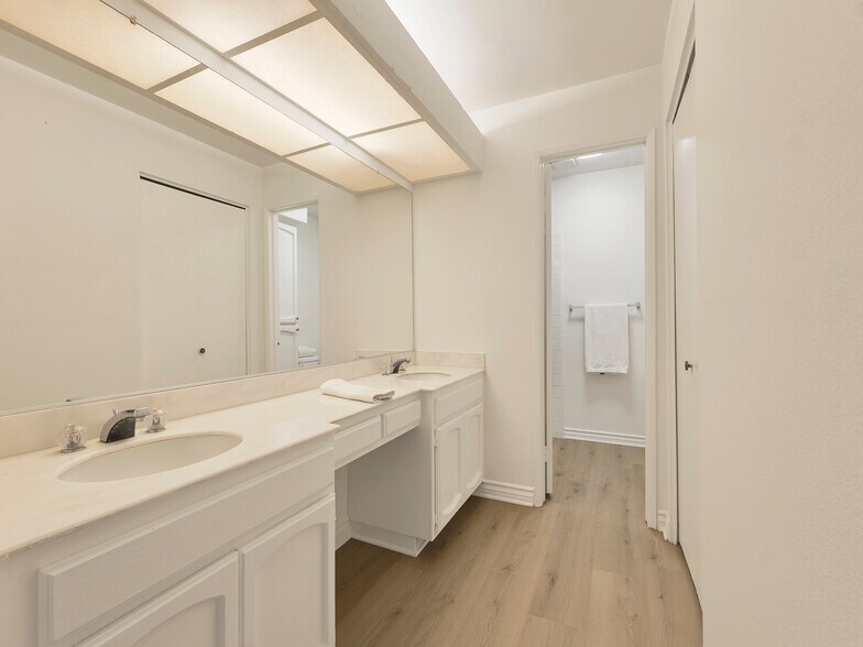 Building Photo - 7800 Topanga Canyon Blvd