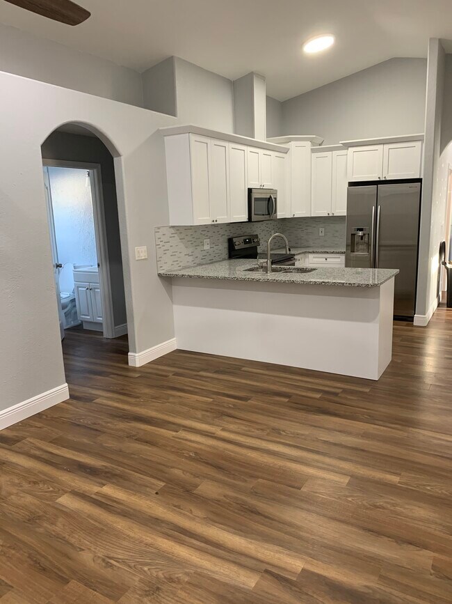 Building Photo - 2505 W Aileen St