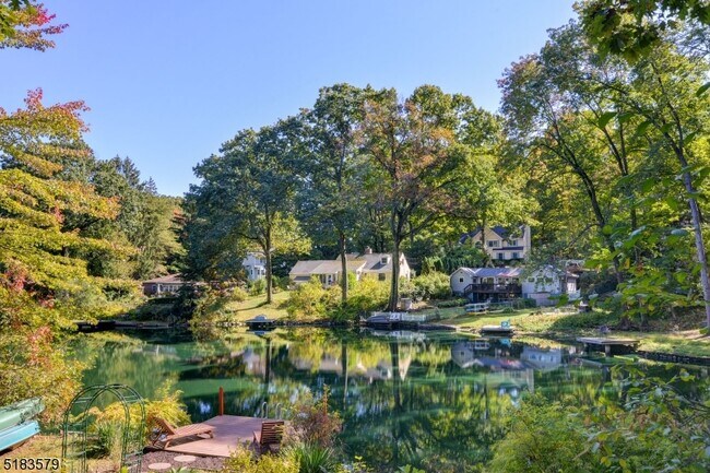 Building Photo - 15 Scenic Dr