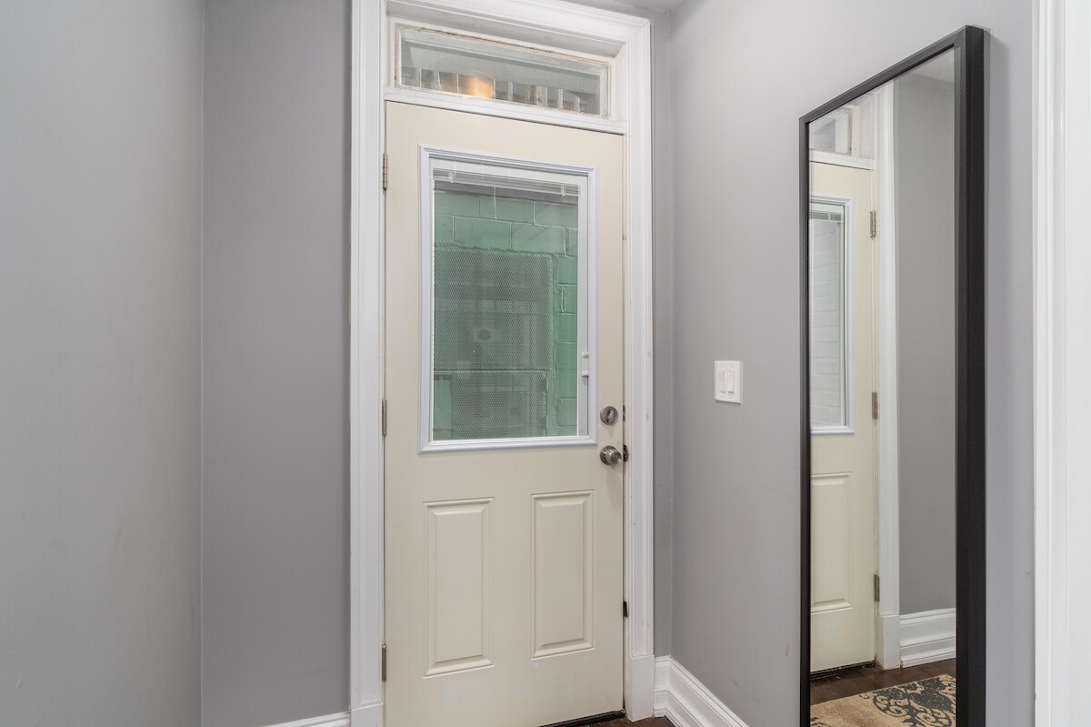 2 bedroom/2 bathroom, back exit to court yard - 403 P St NW