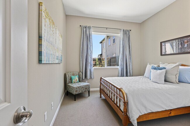 Building Photo - Immaculate single owner home in Natomas w/generous open layout