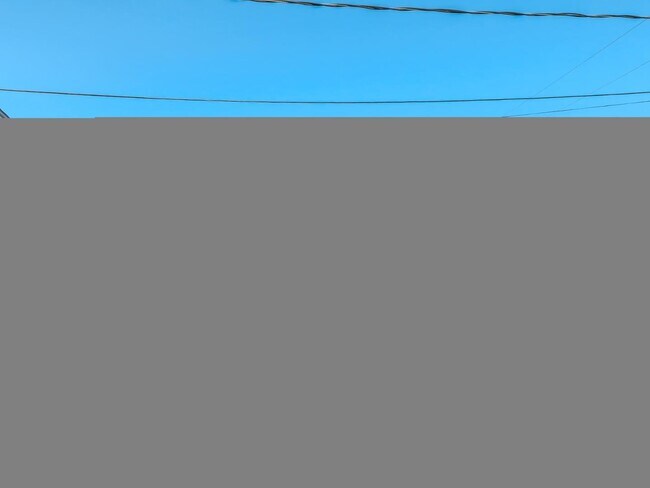 Building Photo - 544 W 17th Pl