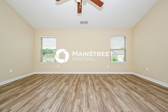 Building Photo - 5 Bedroom Pet-Friendly Home in Locust Grove, GA with Main Street Renewal