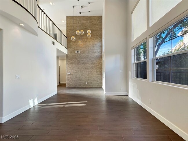 Building Photo - 1352 Fox Acres Dr