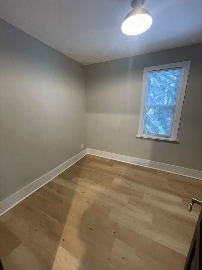 Building Photo - AVAILABLE NOW! - 2 Bed, 1 Bath Home In Superior!