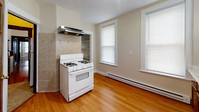 Building Photo - 33 Bellingham St