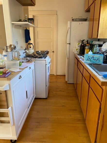 Kitchen room - 8947 Hubbard St