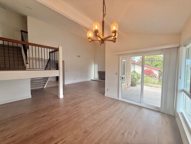 Building Photo - 10019 Canyonview Ct