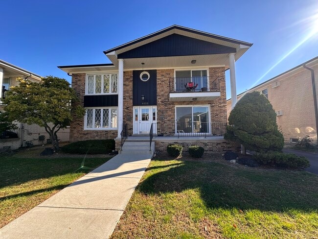 Primary Photo - 4525 Elm Ave