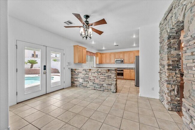 Building Photo - 881 Brunellos Ave