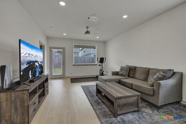 Building Photo - 1312 Plymouth St