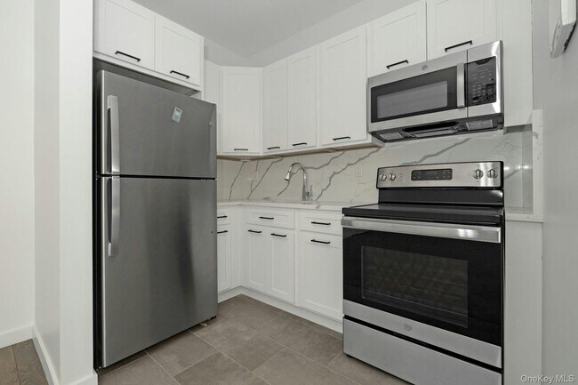 Building Photo - 962 US-9W
