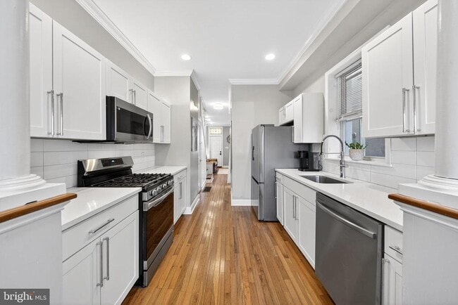 Building Photo - 7 E Fort Ave